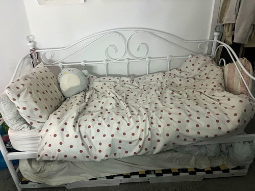 White metal day bed - with, pull