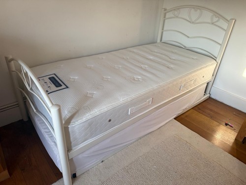 Single bed pull - single, guest