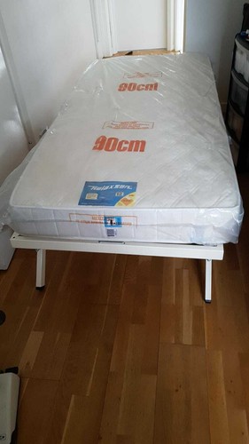 Cream pull out bed - ,